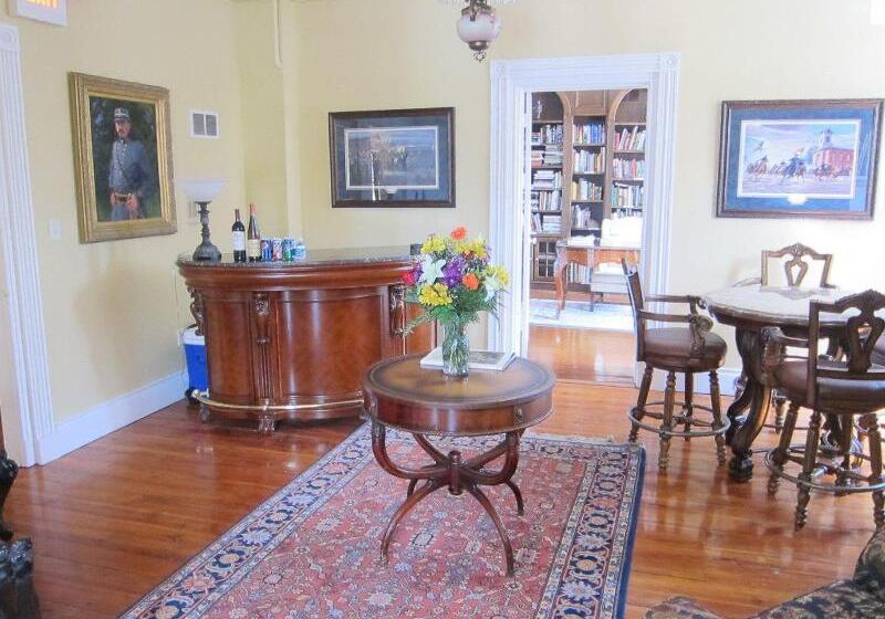 فندق The Swope Manor Bed & Breakfast