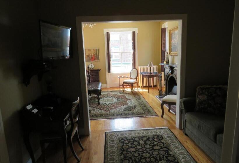 فندق The Swope Manor Bed & Breakfast