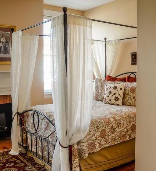 فندق The Swope Manor Bed & Breakfast