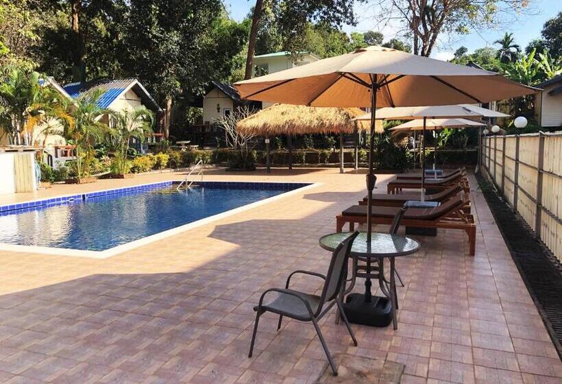 Отель The White Elephant Resort