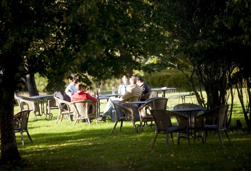 호텔 Wallby Säteri