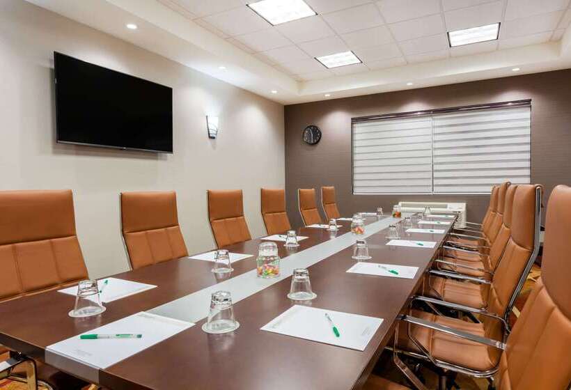 בית מלון כפרי Wyndham Garden Edmonton Airport