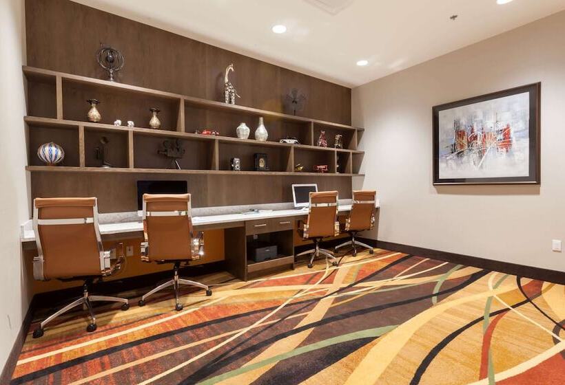 בית מלון כפרי Wyndham Garden Edmonton Airport