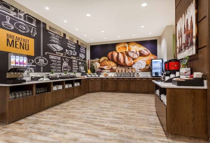 בית מלון כפרי Wyndham Garden Edmonton Airport