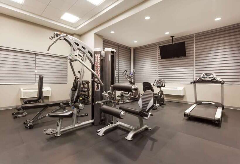 בית מלון כפרי Wyndham Garden Edmonton Airport