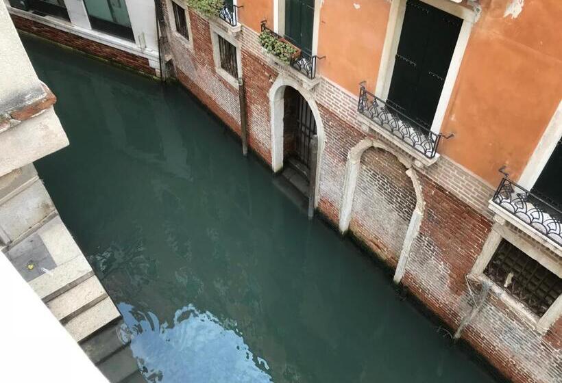 Le Due Corone Bed & Breakfast