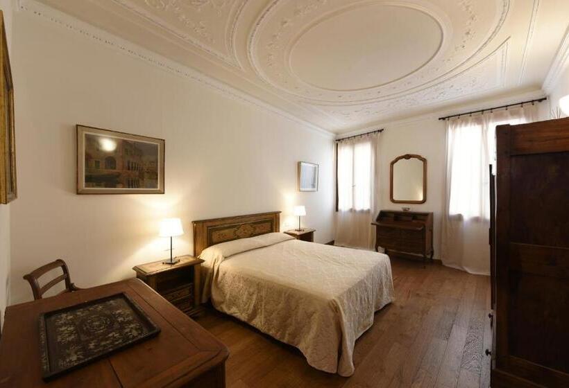 Le Due Corone Bed & Breakfast