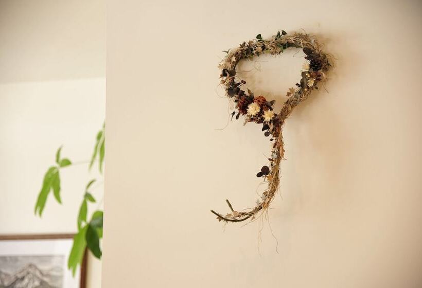 پانسیون Blue In Green