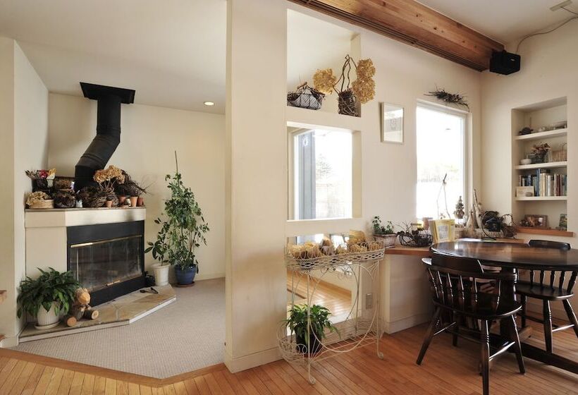 پانسیون Blue In Green