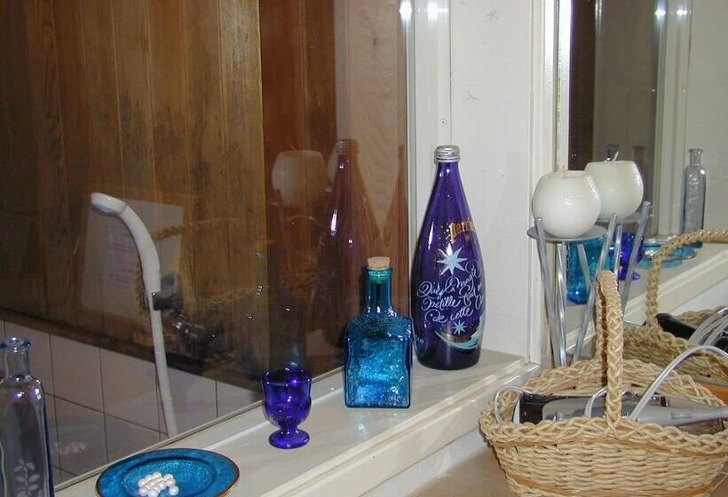 پانسیون Blue In Green