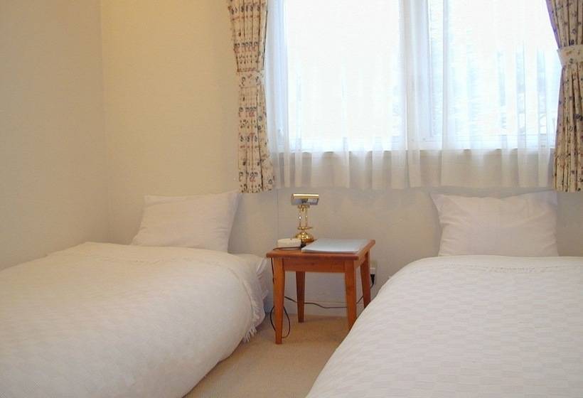 پانسیون Blue In Green