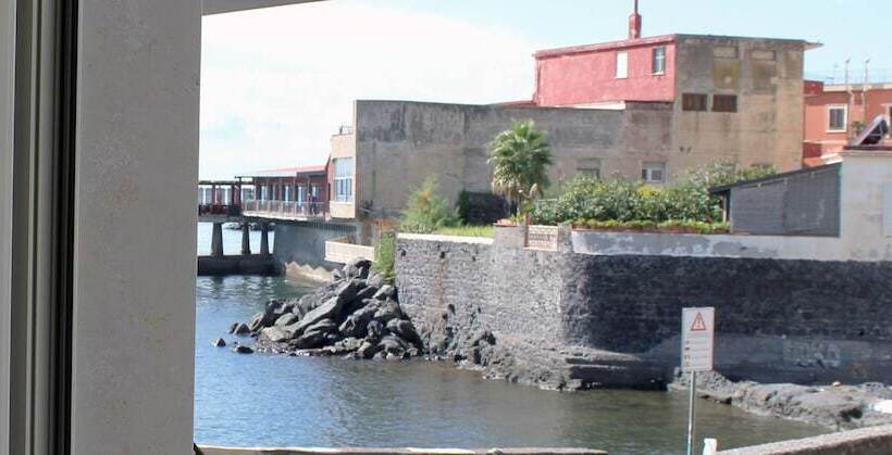 膳宿费 Coral Rooms