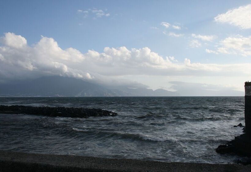 بنسيون Coral Rooms