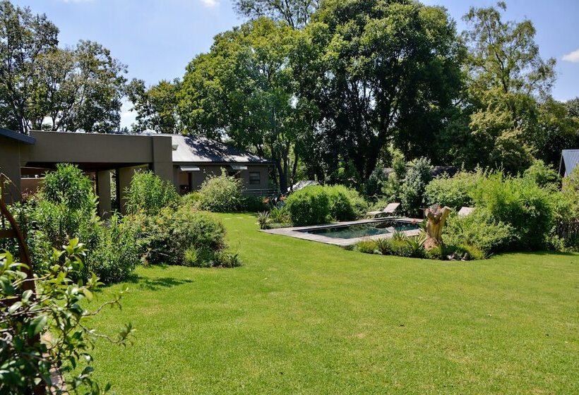 Пансион Sand River Guest House