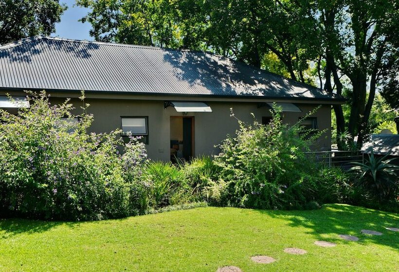 Пансион Sand River Guest House