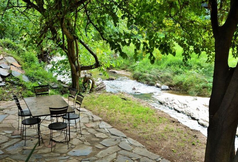 Пансион Sand River Guest House