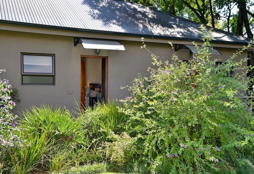 Пансион Sand River Guest House