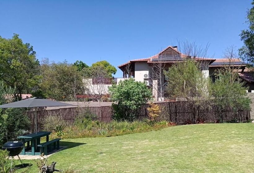 Пансион Sand River Guest House