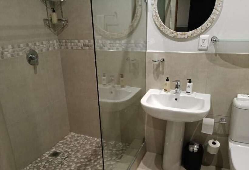 Пансион Sand River Guest House