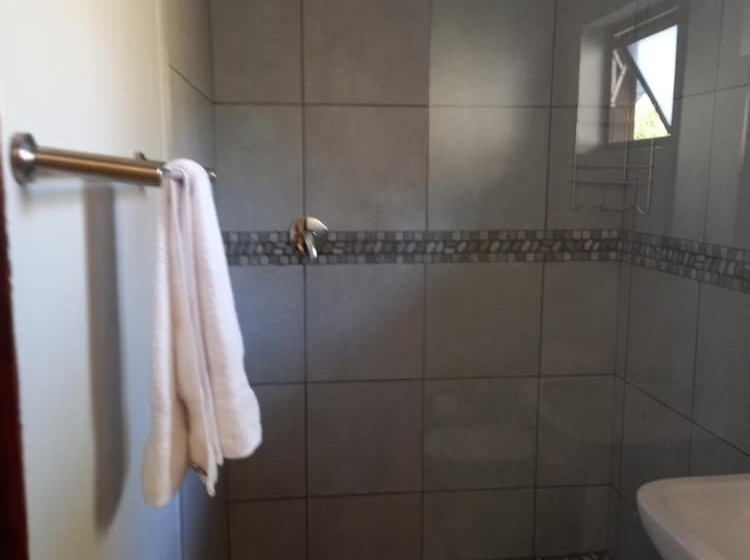 Пансион Sand River Guest House