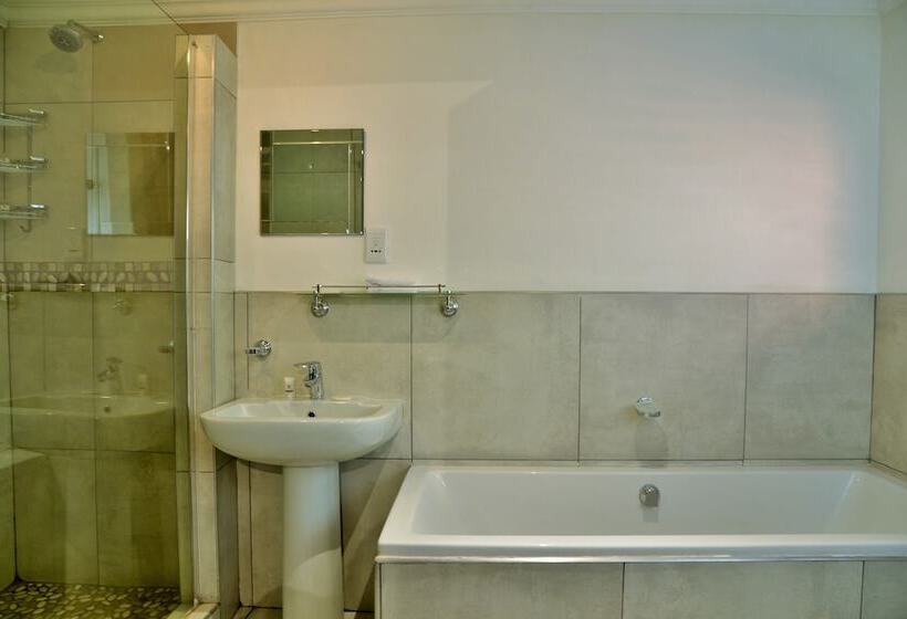 Пансион Sand River Guest House