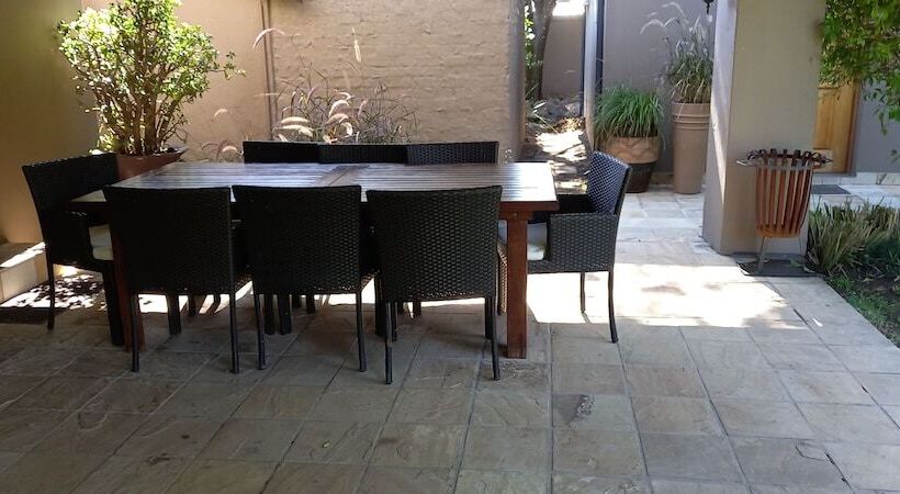 Пансион Sand River Guest House