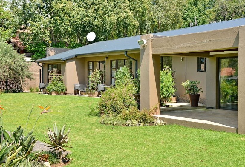 Пансион Sand River Guest House