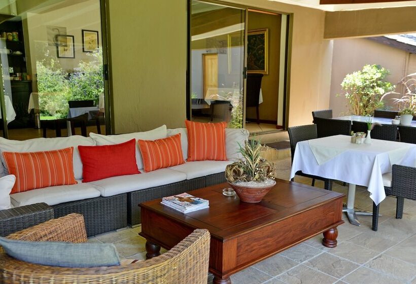 Пансион Sand River Guest House