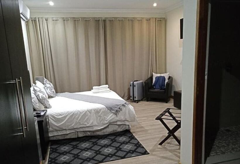 Пансион Sand River Guest House