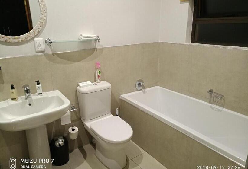 Пансион Sand River Guest House