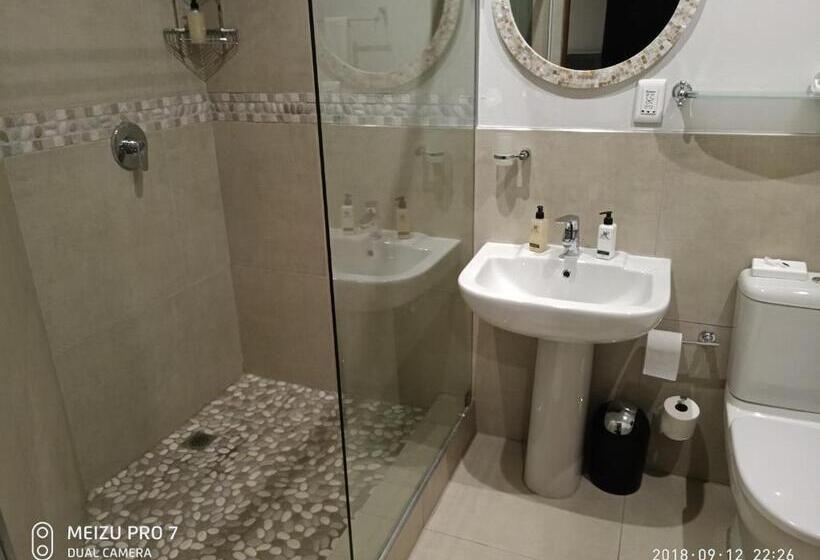 Пансион Sand River Guest House