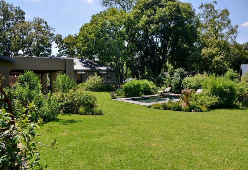 Пансион Sand River Guest House