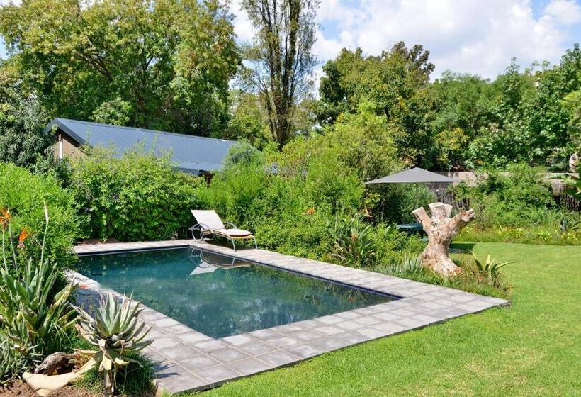 Пансион Sand River Guest House