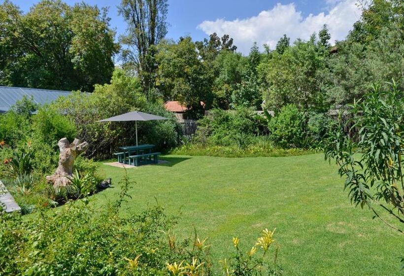 Пансион Sand River Guest House