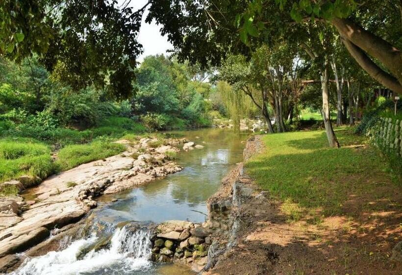 Пансион Sand River Guest House