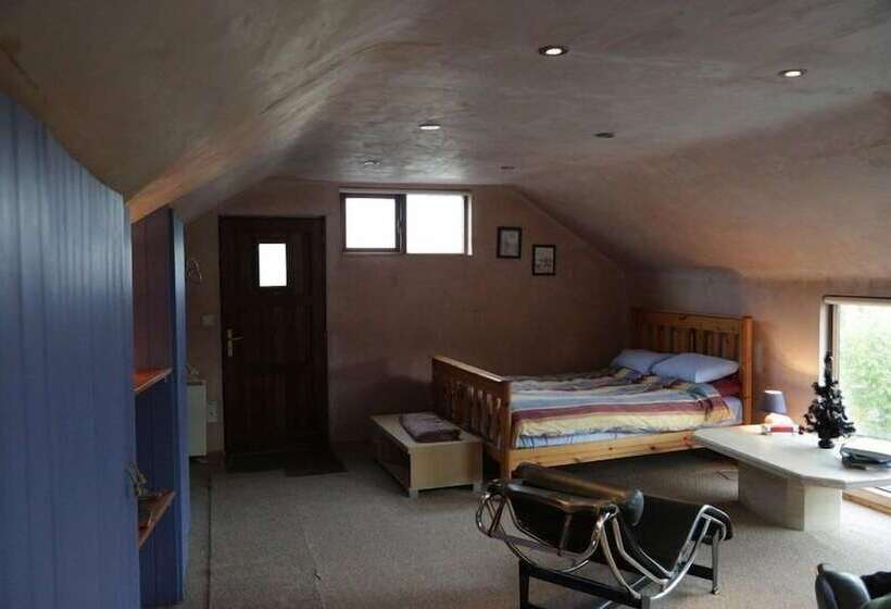 פנסיון The Village Studio Apartments