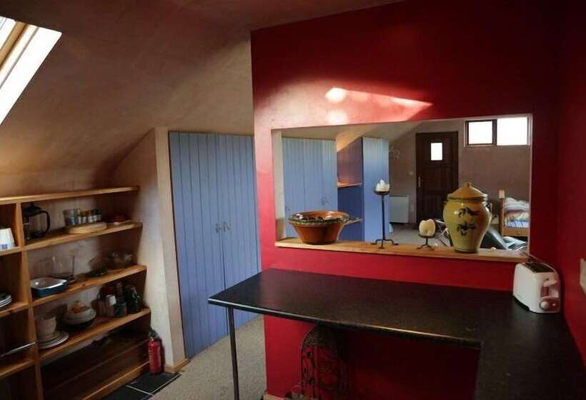 פנסיון The Village Studio Apartments