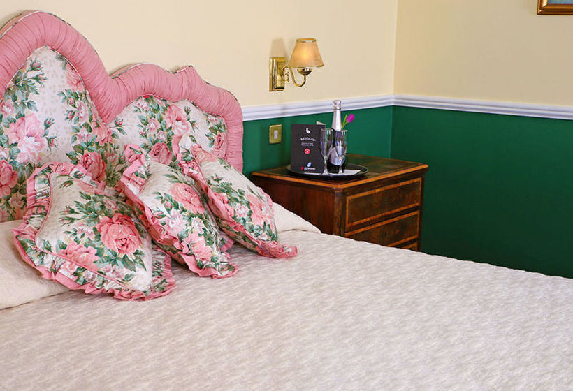 Reddans Of Bettystown Luxury Bed & Breakfast, Restaurant And Bar