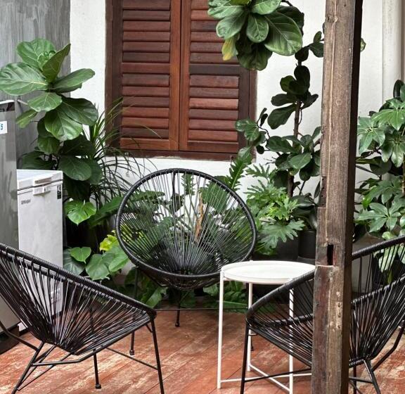 The Frame Guesthouse   Hostel