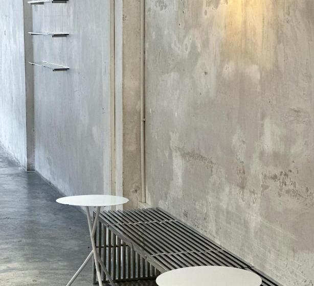 The Frame Guesthouse   Hostel