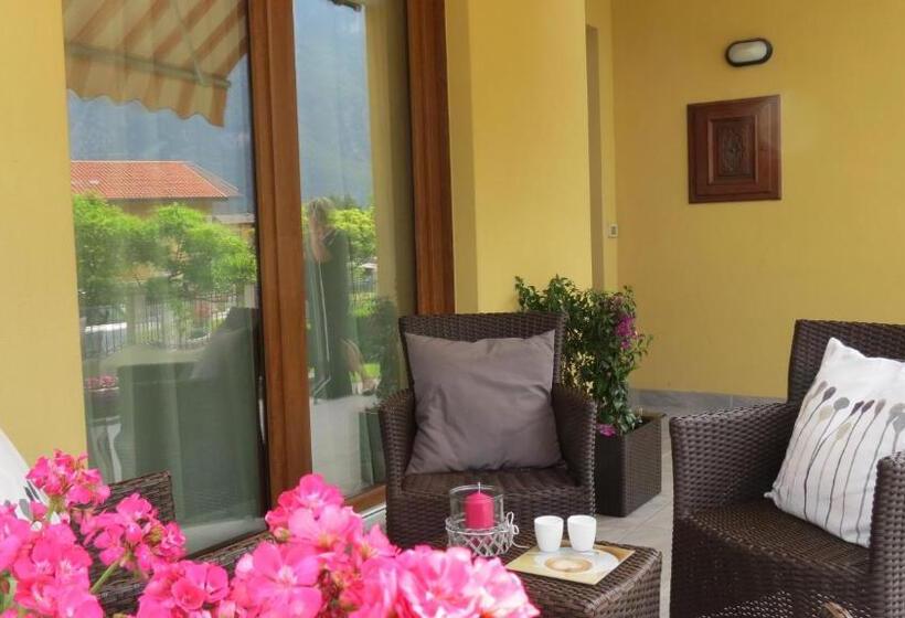 مبيت وإفطار Affittacamere Da Jasmina Venzone