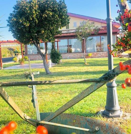 تختخواب و صبحانه La Primula