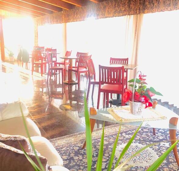 تختخواب و صبحانه La Primula