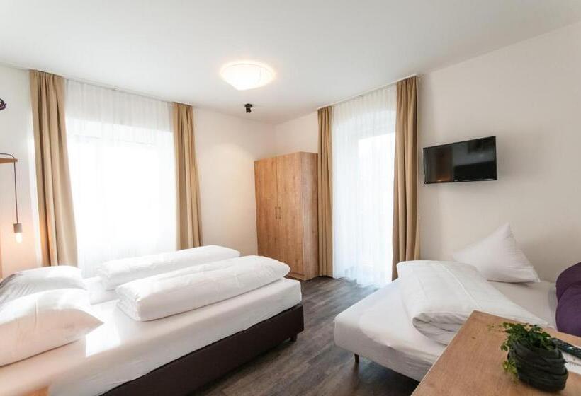 ベッドアンドブレックファースト Pension Max