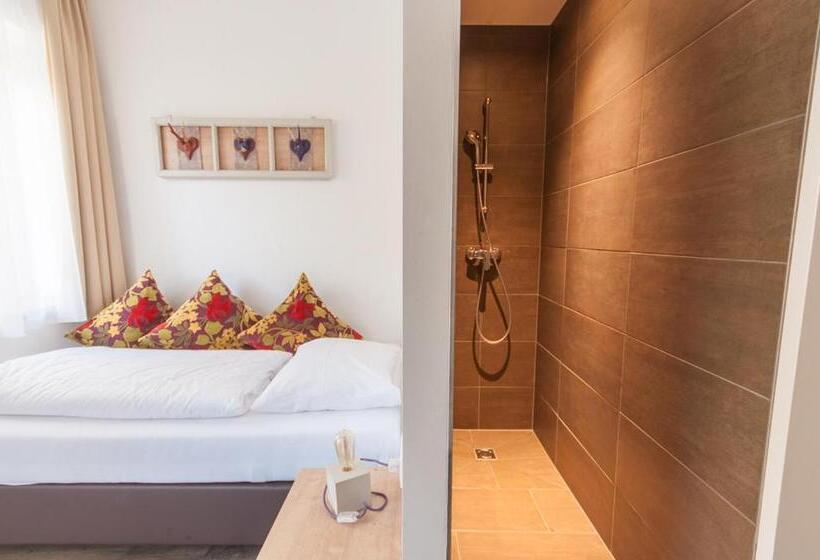 ベッドアンドブレックファースト Pension Max