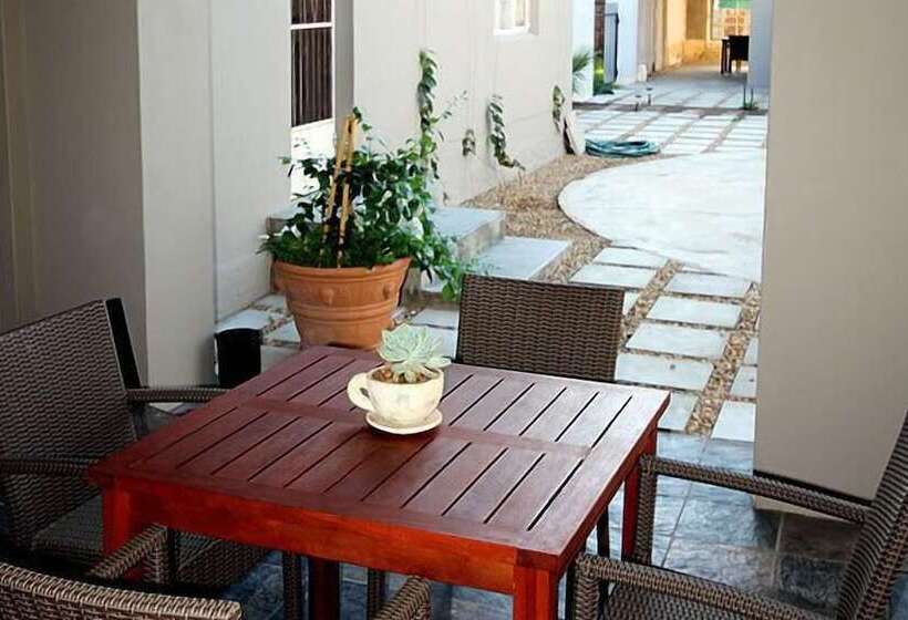 簡易ホテル Angora Lodge