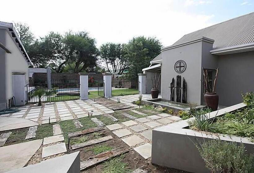 簡易ホテル Angora Lodge