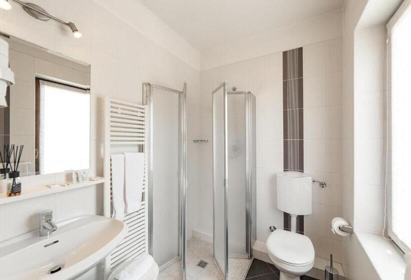 בית מלון כפרי Al Bivio   Pizzeria, Pool & Sauna