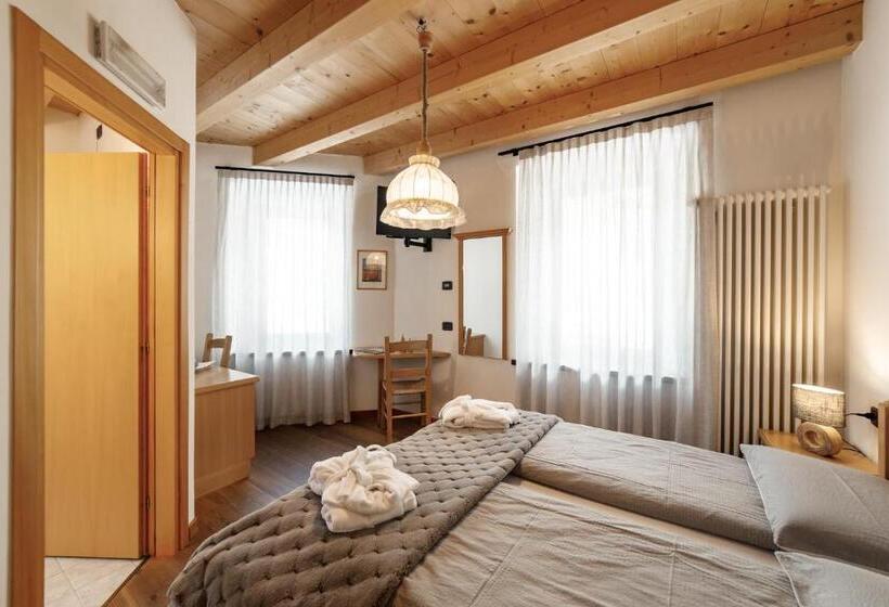 בית מלון כפרי Al Bivio   Pizzeria, Pool & Sauna