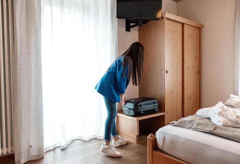 בית מלון כפרי Al Bivio   Pizzeria, Pool & Sauna